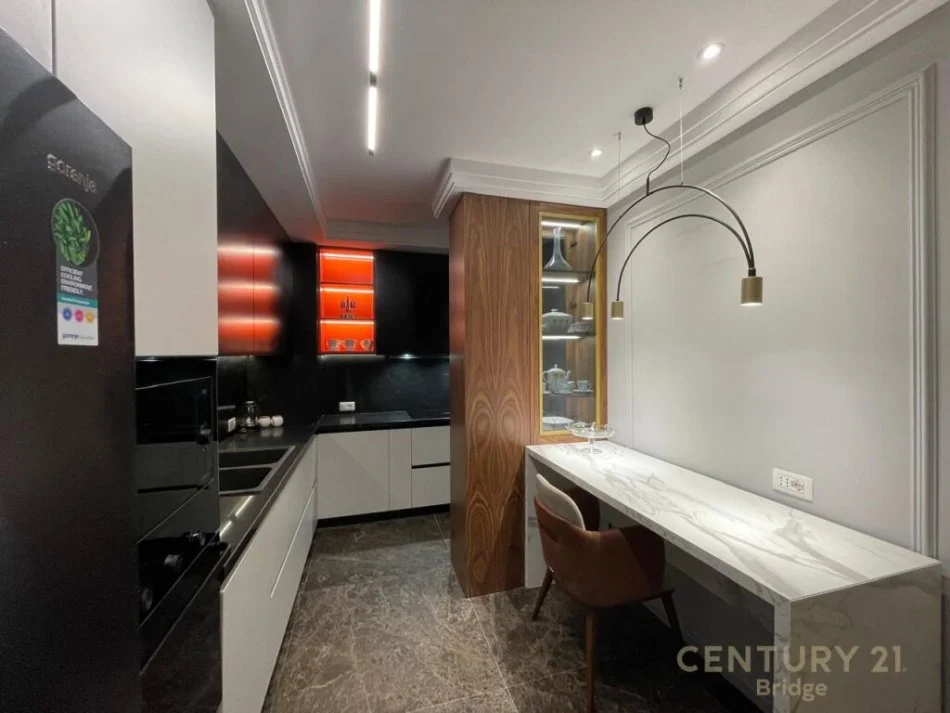 Tirane, jepet me qera apartament 2+1 Kati 5, 163 m² 2.000 € (KOPSHTI ZOOLOGJIK)