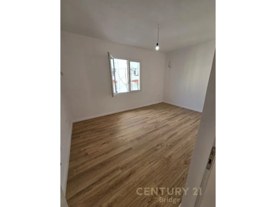 Tirane, shitet apartament 2+1 Kati 3, 75 m² 129.000 € (spitalet)