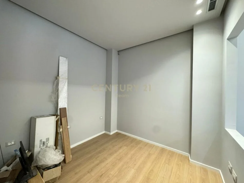 Tirane, shitet apartament 2+1 Kati 1, 100 m² 160.000 € (liqeni i thate)