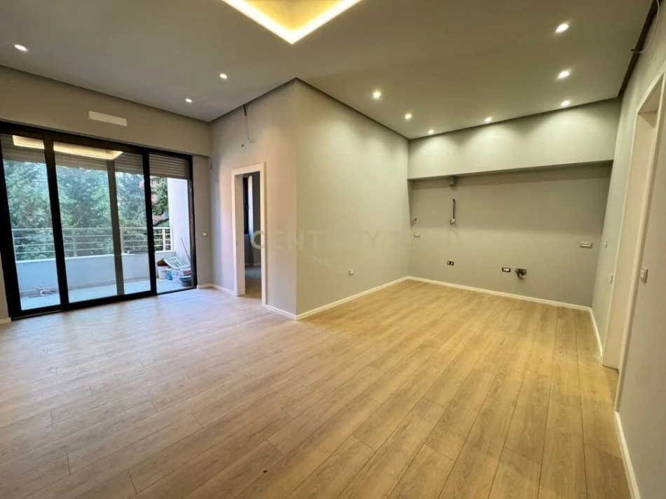 Tirane, shitet apartament 2+1 Kati 1, 100 m² 160.000 € (liqeni i thate)