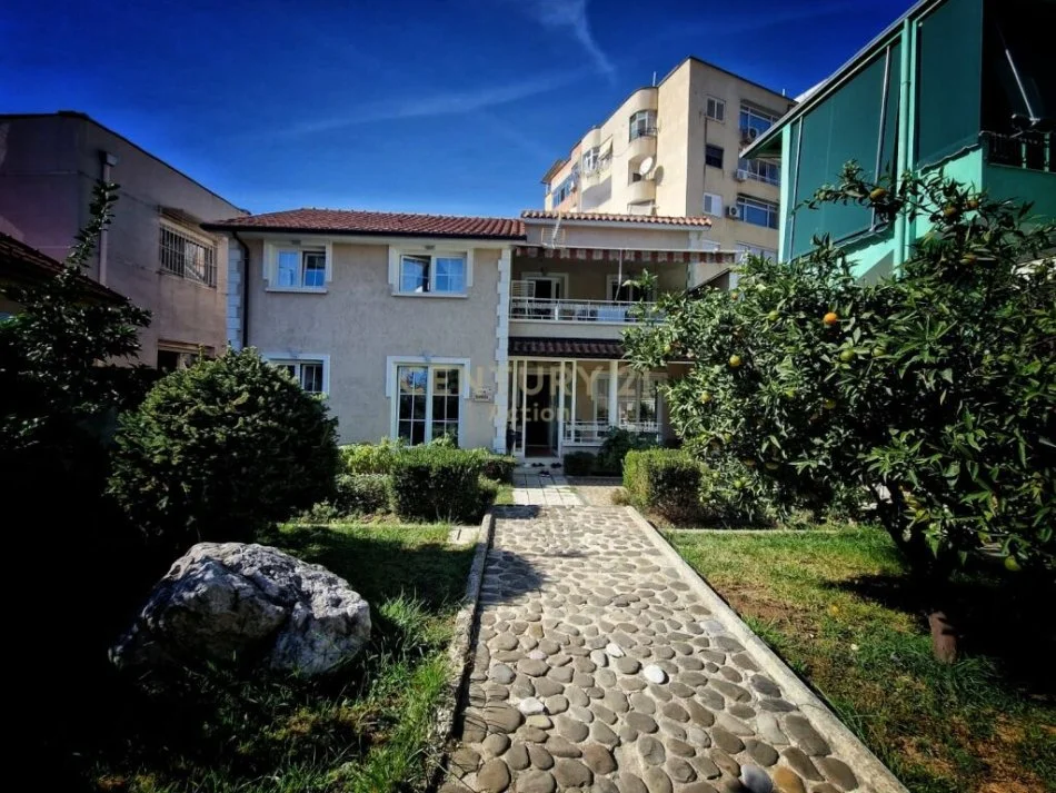 Tirane, shitet Vile 3+1 , 197 m² 360.000 € (Hipoteka)