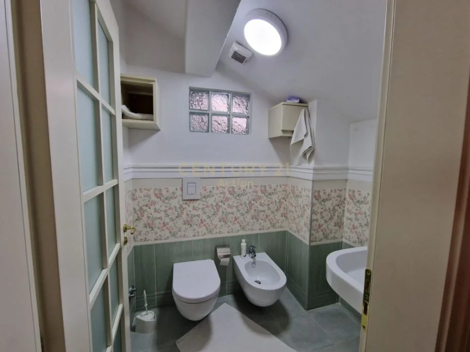 Tirane, shitet Vile 3+1 , 197 m² 360.000 € (Hipoteka)
