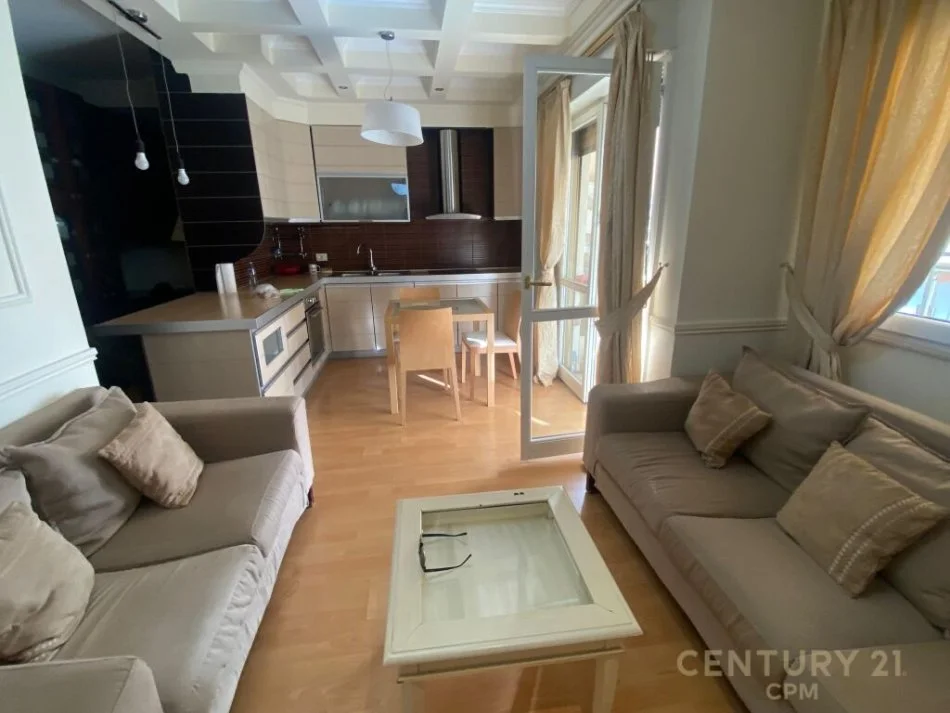 Tirane, jepet me qera apartament 2+1 Kati 4, 80 m² 600 € 