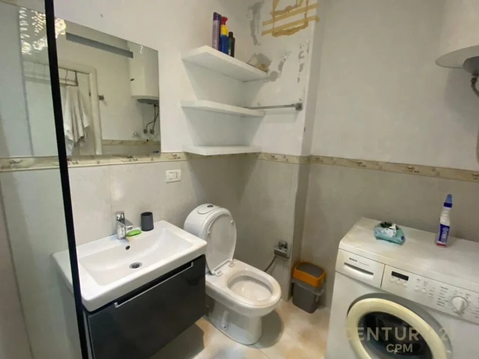 Tirane, jepet me qera apartament 2+1 Kati 4, 80 m² 600 € 