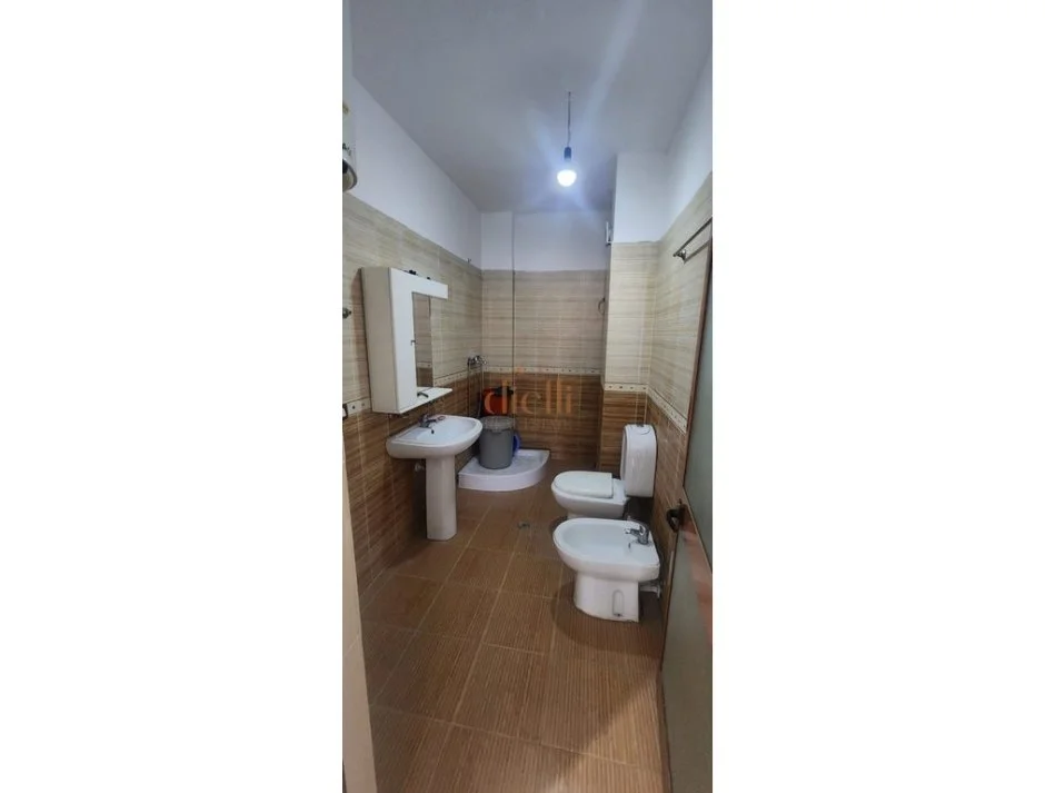 Tirane, shitet apartament 2+1 , 90 m² 80.000 € (fresk)