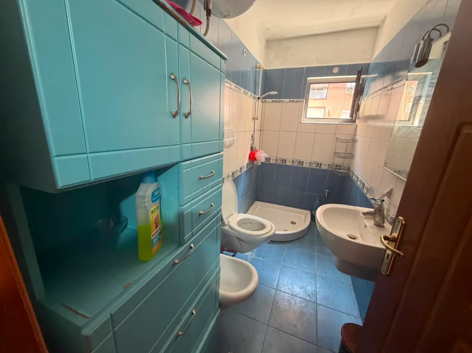 Tirane, jepet me qera apartament 1+1 Kati 5, 65 m² 470 € (Karburant Kastrati tek Myslym Shyri)