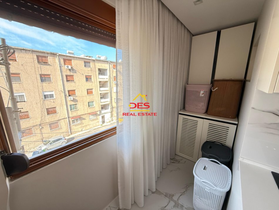 Vlore, jepet me qera apartament 1+1+Ballkon Kati 4, 70 m² 300 € (Rruga Osman Haxhiu)