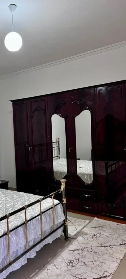 Tirane, jepet me qera apartament 2+1 Kati 2, 500 € (Rruga: “Gjin Gjergji”)