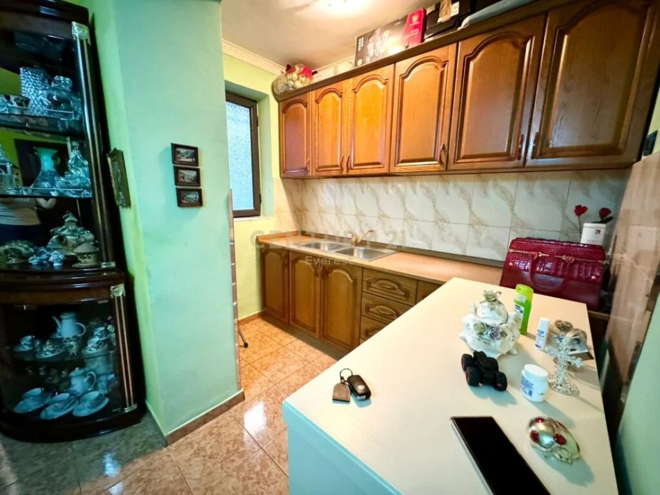 Tirane, shes apartament 2+1 Kati 1, 80 m² 80.000 € 