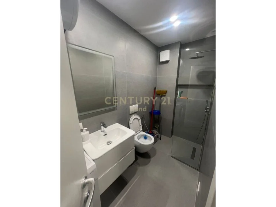 Tirane, jepet me qera apartament 2+1 Kati 5, 80 m² 700 € 