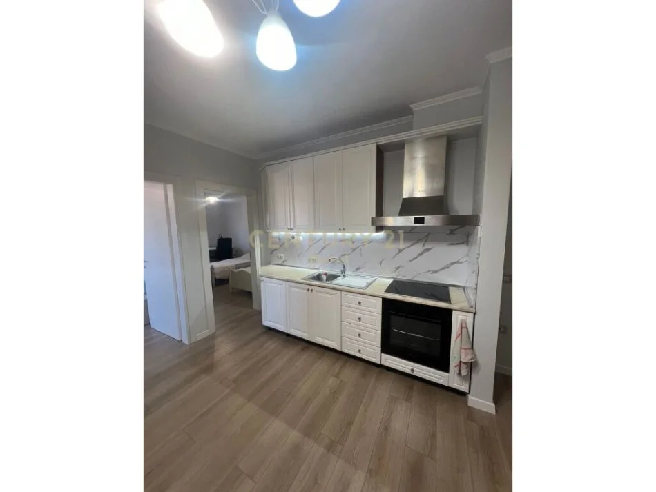 Tirane, jepet me qera apartament 2+1 Kati 5, 80 m² 700 € 