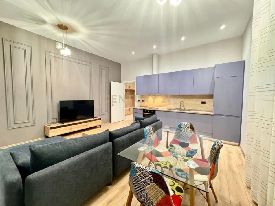 Tirane, jepet me qera apartament 2+1 Kati 1, 100 m² 650 € 