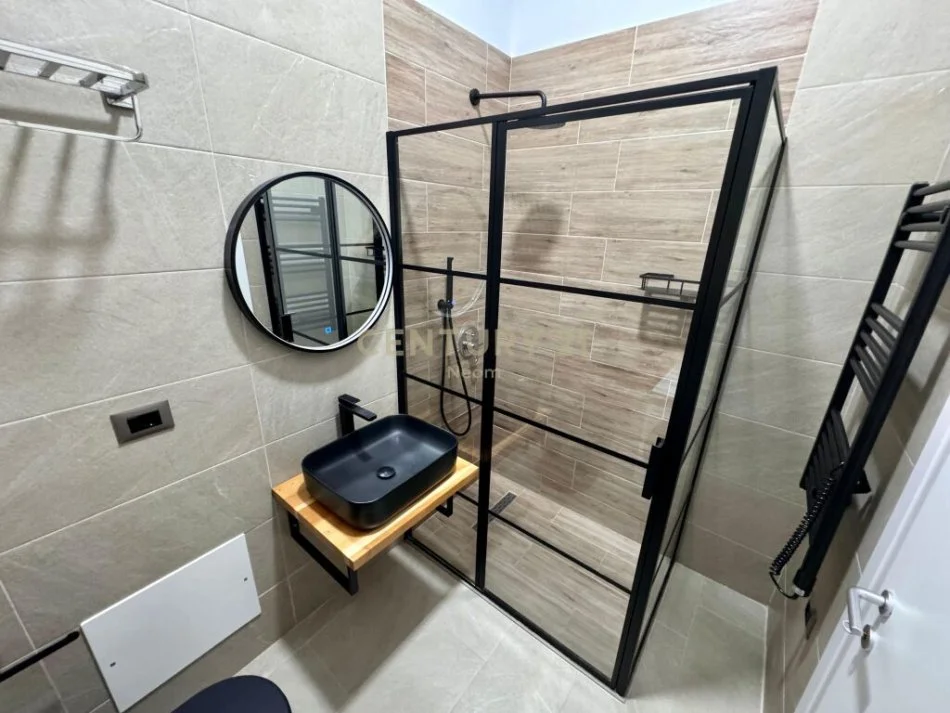 Tirane, jepet me qera apartament 2+1 Kati 1, 100 m² 650 € 