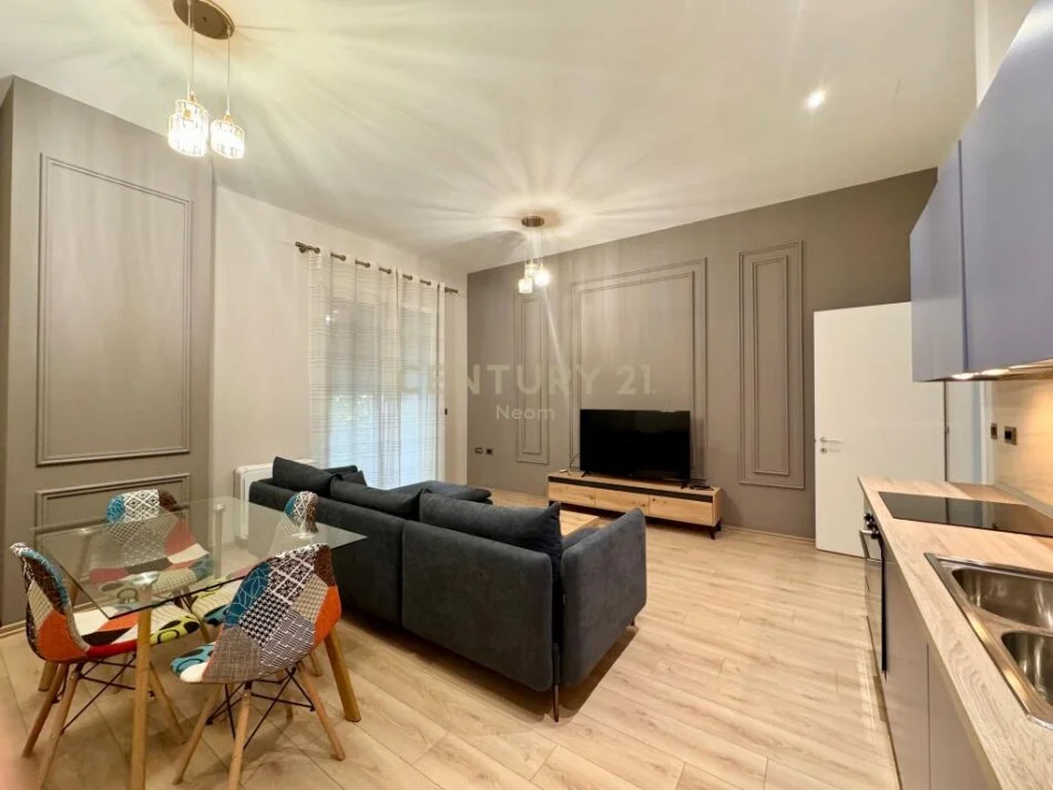 Tirane, jepet me qera apartament 2+1 Kati 1, 100 m² 650 € 