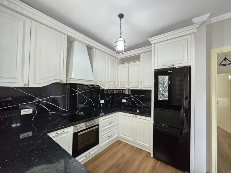 Tirane, jepet me qera apartament 2+1+Ballkon Kati 2, 103 m² 700 € (Kopshti Botanik Zoologjik)