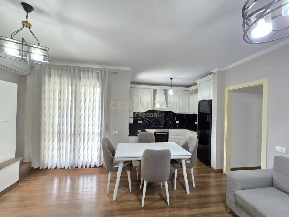 Tirane, jepet me qera apartament 2+1+Ballkon Kati 2, 103 m² 700 € (Kopshti Botanik Zoologjik)