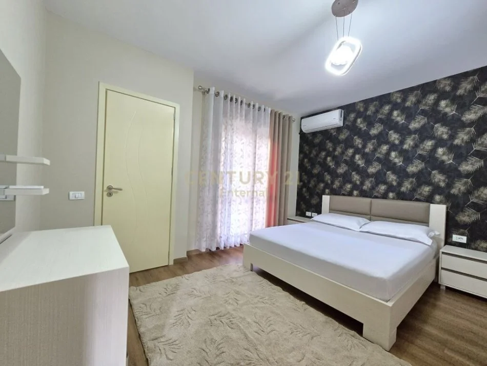 Tirane, jepet me qera apartament 2+1+Ballkon Kati 2, 103 m² 700 € (Kopshti Botanik Zoologjik)