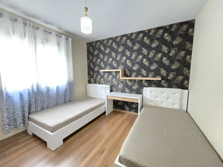 Tirane, jepet me qera apartament 2+1+Ballkon Kati 2, 103 m² 700 € (Kopshti Botanik Zoologjik)