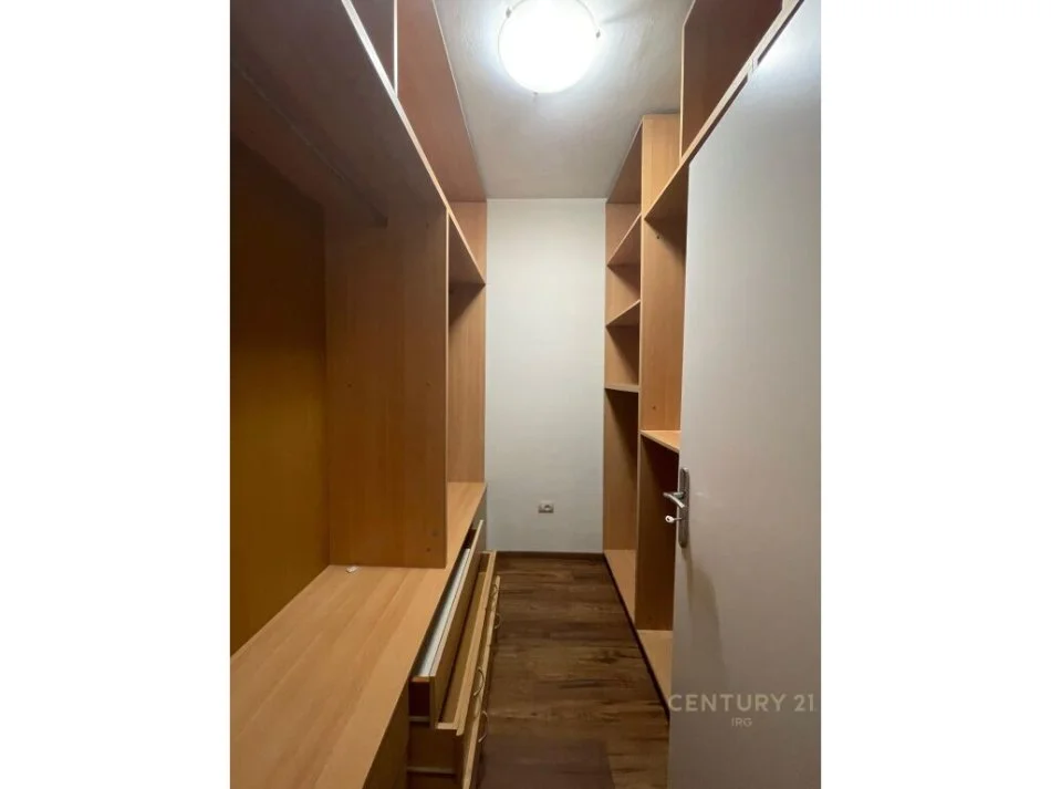 Tirane, jepet me qera apartament 2+1 Kati 7, 96 m² 1.300 € (Bllok)