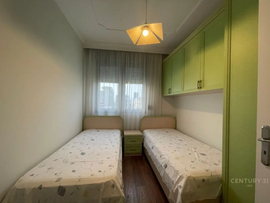 Tirane, jepet me qera apartament 2+1 Kati 7, 96 m² 1.300 € (Bllok)