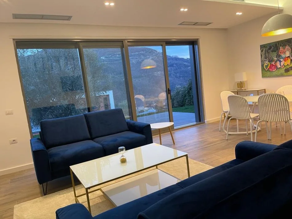 Tirane, jepet me qera apartament 3+1+Ballkon , 202 m² 2.000 € (Olive Grove Residence Mullet)