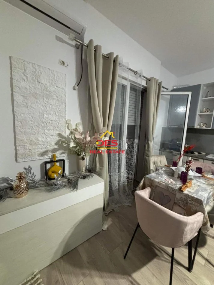 Vlore, jepet me qera apartament 1+1+Ballkon Kati 6, 70 m² 400 € (Rruga Gjergj Arianiti)