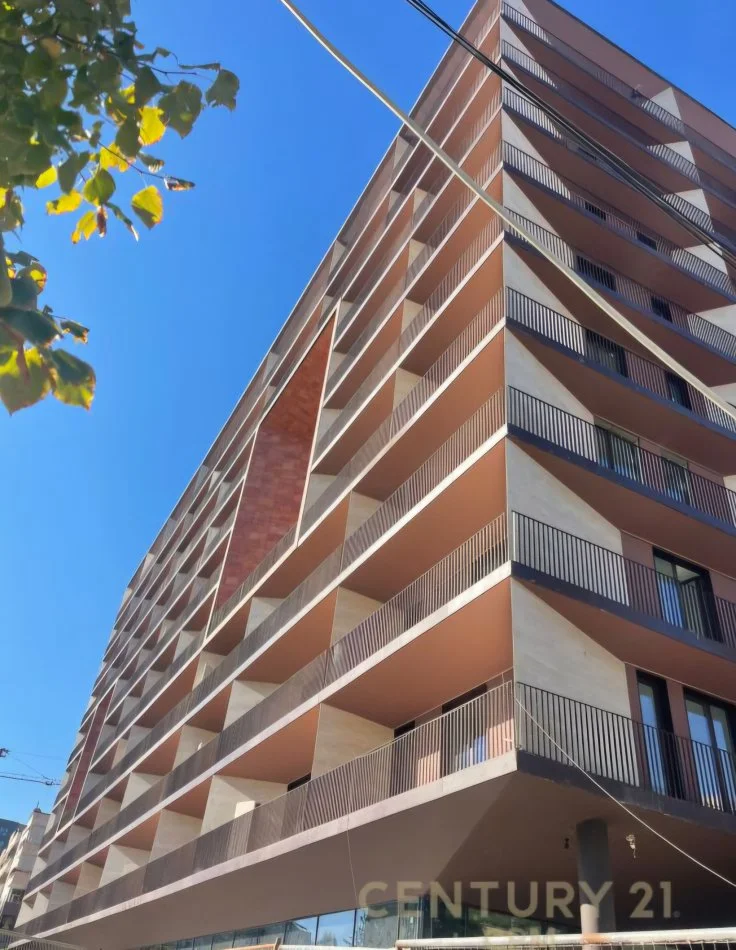 Tirane, jepet me qera apartament 2+1 Kati 6, 147 m² 1.800 € (Rruga e Kosovareve)