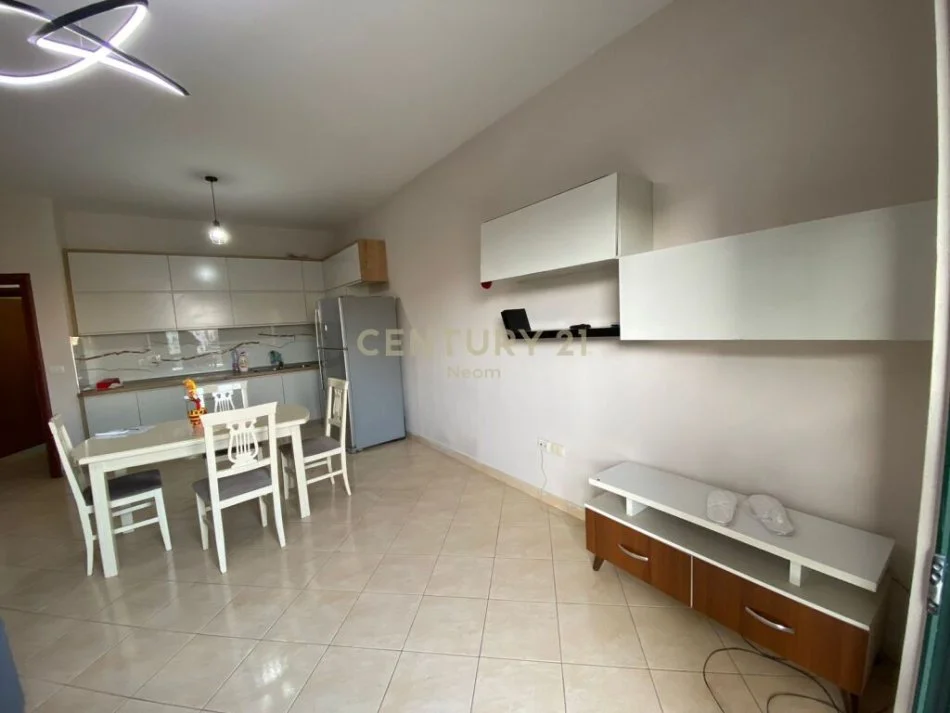 Tirane, jepet me qera apartament 2+1 Kati 2, 118 m² 550 € (Liqeni Thate)