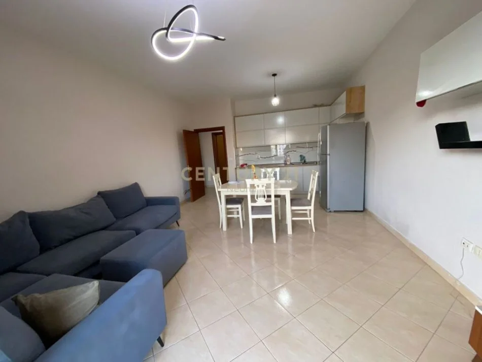 Tirane, jepet me qera apartament 2+1 Kati 2, 118 m² 550 € (Liqeni Thate)