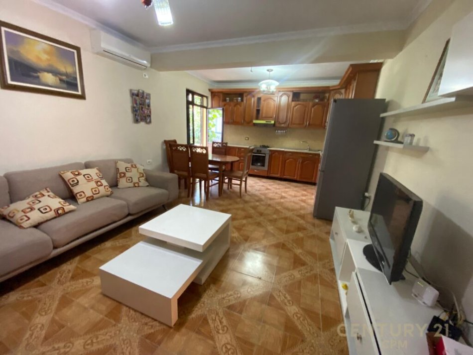 Tirane, jepet me qera Vile 2+1 Kati 2, 128 m² 500 € 