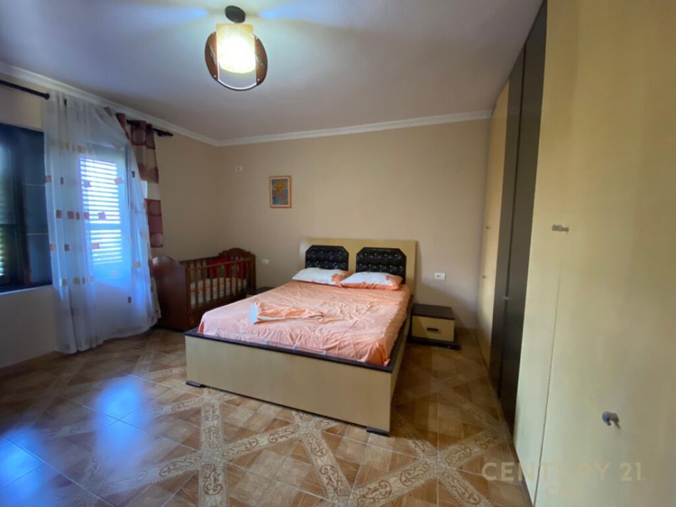 Tirane, jepet me qera Vile 2+1 Kati 2, 128 m² 500 € 