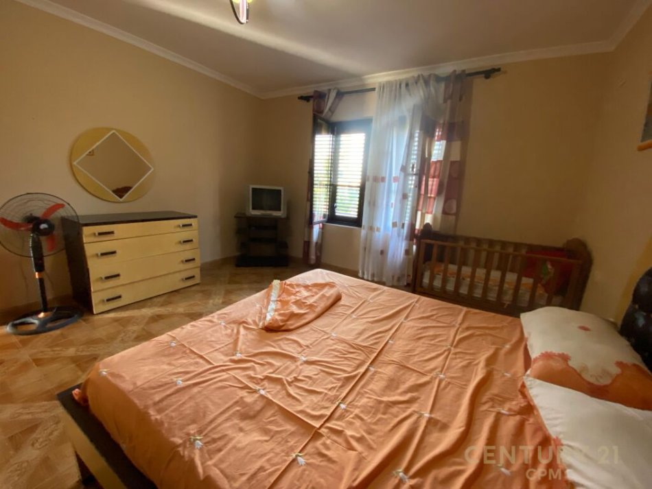 Tirane, jepet me qera Vile 2+1 Kati 2, 128 m² 500 € 