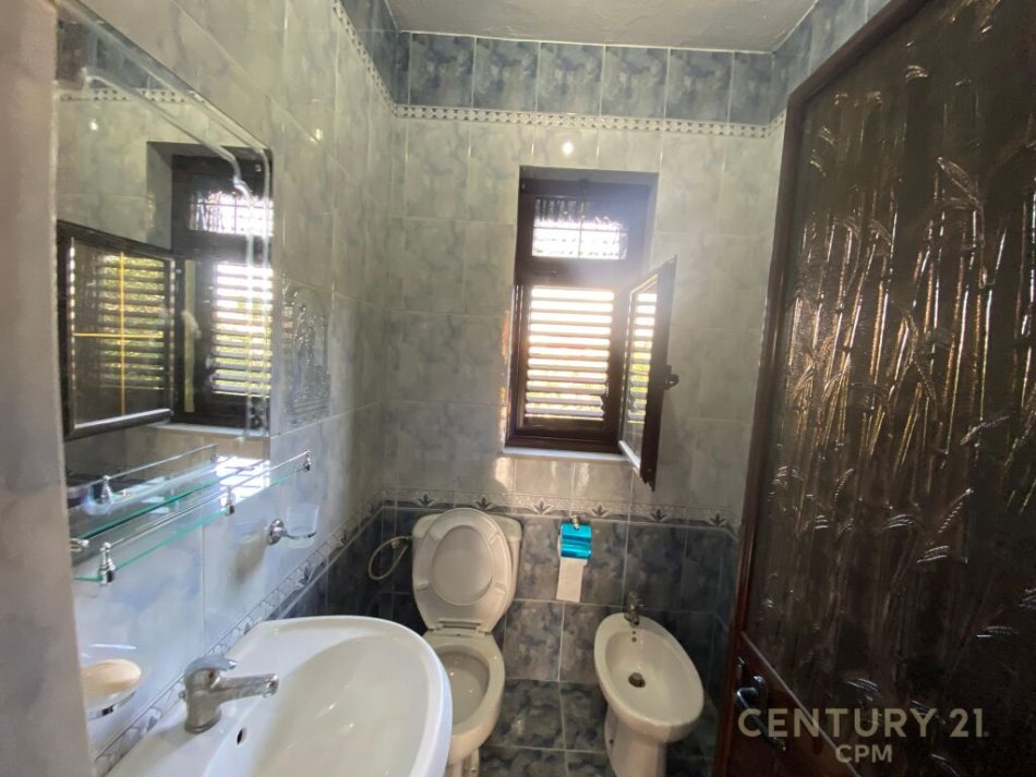 Tirane, jepet me qera Vile 2+1 Kati 2, 128 m² 500 € 
