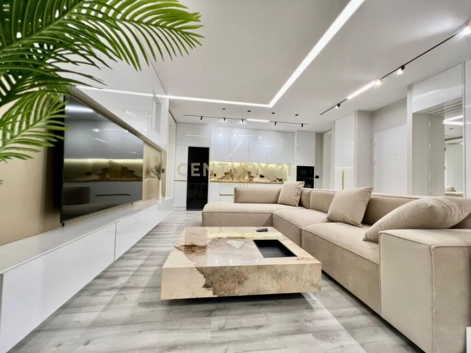 Tirane, jepet me qera apartament 2+1 , 155 m² 2.300 € (blloku)