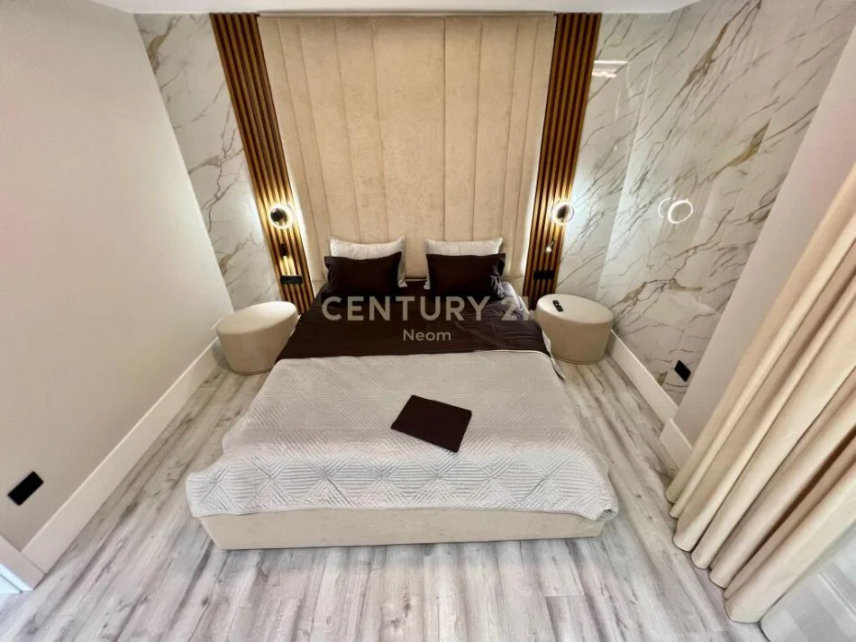 Tirane, jepet me qera apartament 2+1 , 155 m² 2.300 € (blloku)