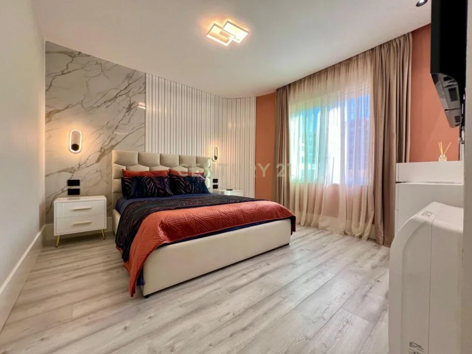 Tirane, jepet me qera apartament 2+1 , 155 m² 2.300 € (blloku)