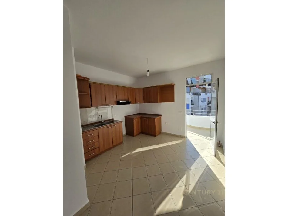 Tirane, shitet apartament 3+1 Kati 5, 123 m² 129.000 € (Fresk)