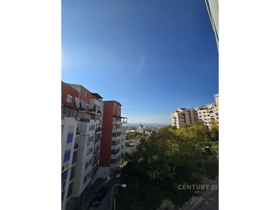 Tirane, shitet apartament 3+1 Kati 5, 123 m² 129.000 € (Fresk)