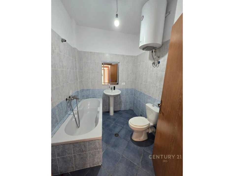 Tirane, shitet apartament 3+1 Kati 5, 123 m² 129.000 € (Fresk)