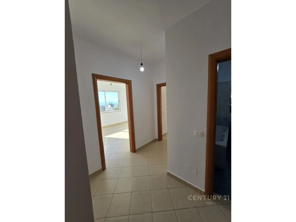 Tirane, shitet apartament 3+1 Kati 5, 123 m² 129.000 € (Fresk)