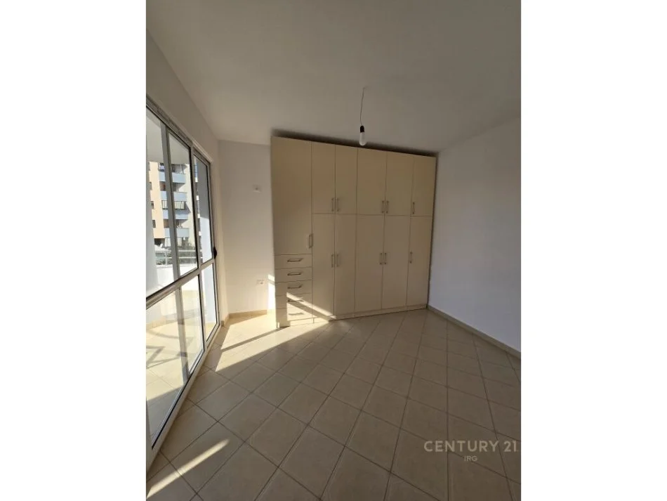 Tirane, shitet apartament 3+1 Kati 5, 123 m² 129.000 € (Fresk)