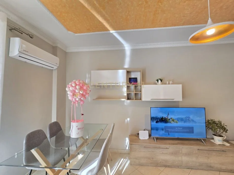 Tirane, shitet 1+1 Kati 6, 64 m² 135.000 € (liqeni i thate)