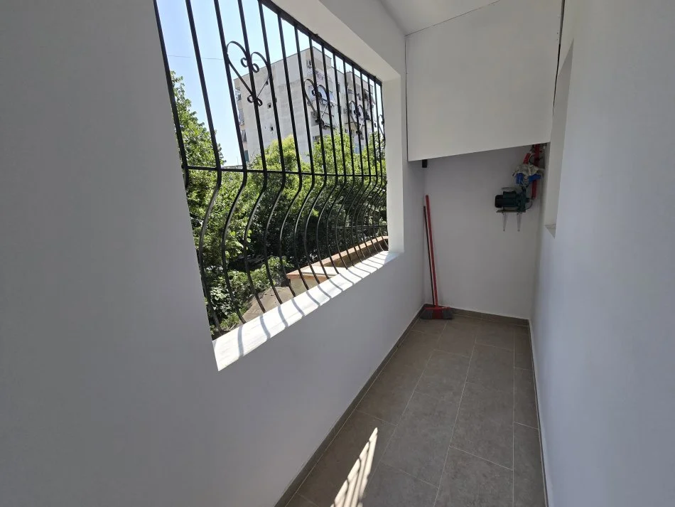 Tirane, shitet apartament 1+1 Kati 2, 122.000 € 