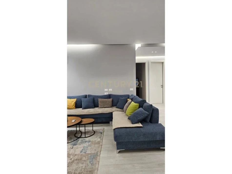 Tirane, shitet apartament 2+1 Kati 1, 112 m² 270.000 € (Rruga e Barrikadave)