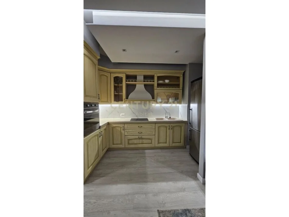 Tirane, shitet apartament 2+1 Kati 1, 112 m² 270.000 € (Rruga e Barrikadave)