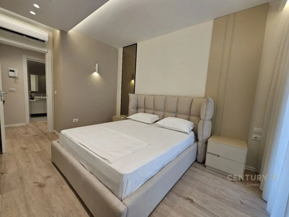 Tirane, jepet me qera apartament 1+1 Kati 3, 77 m² 950 € (Rruga e Barrikadave)