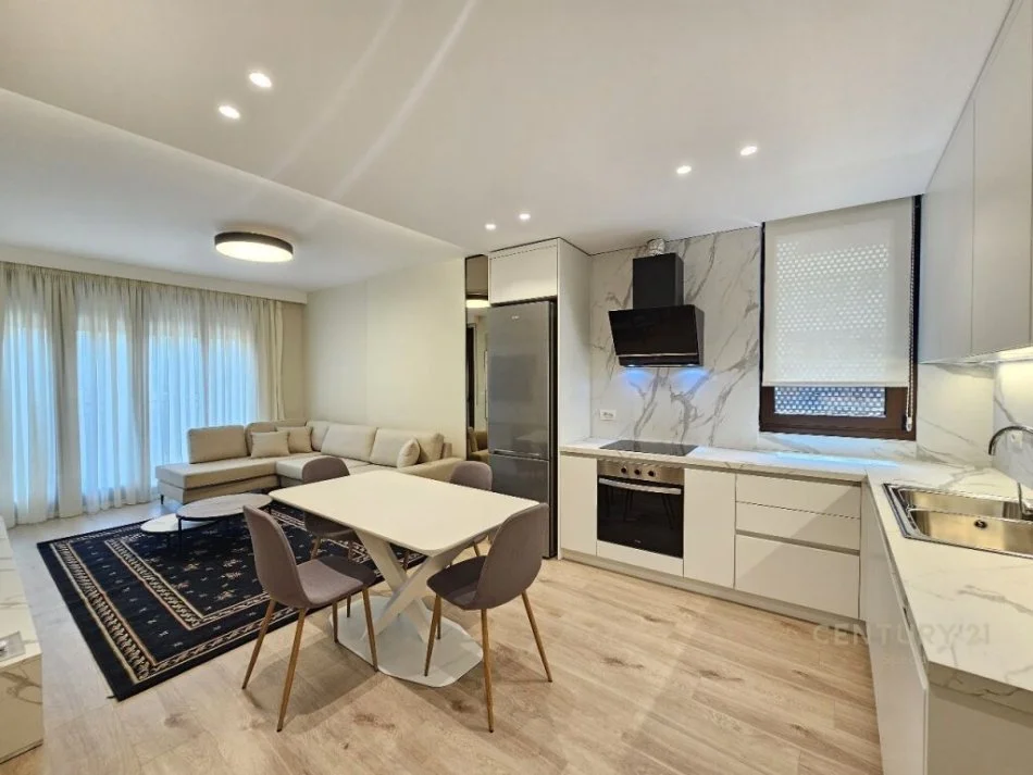 Tirane, jepet me qera apartament 1+1 Kati 3, 77 m² 950 € (Rruga e Barrikadave)