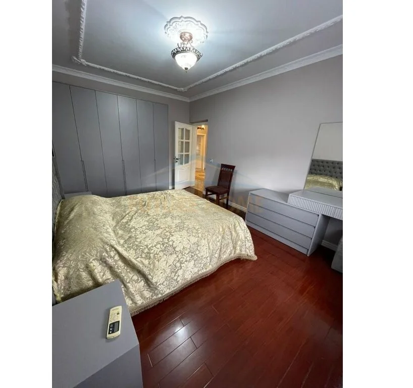 Tirane, jepet me qera apartament 2+1+Aneks+Ballkon Kati 3, 91 m² 900 € (Rrugen Ibrahim Rugova)