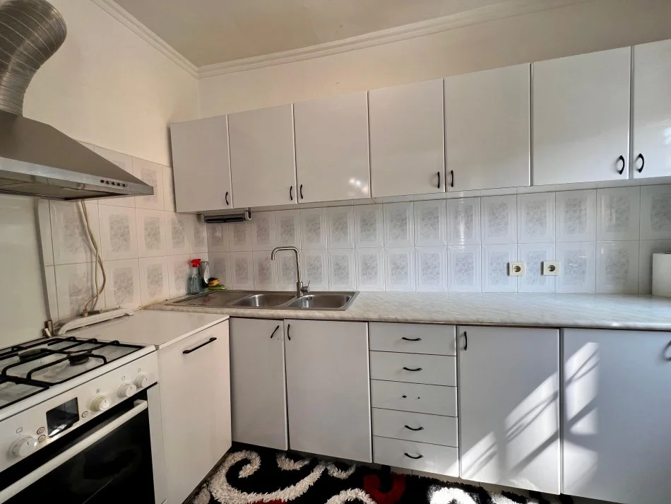 Tirane, jepet me qera apartament 2+1 Kati 5, 75 m² 500 € (Petro nini Luarasi)