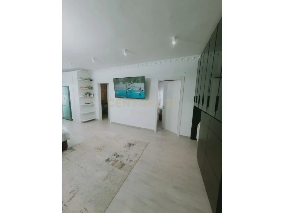 Tirane, Jepet me Qira 2+1 Kati 6,